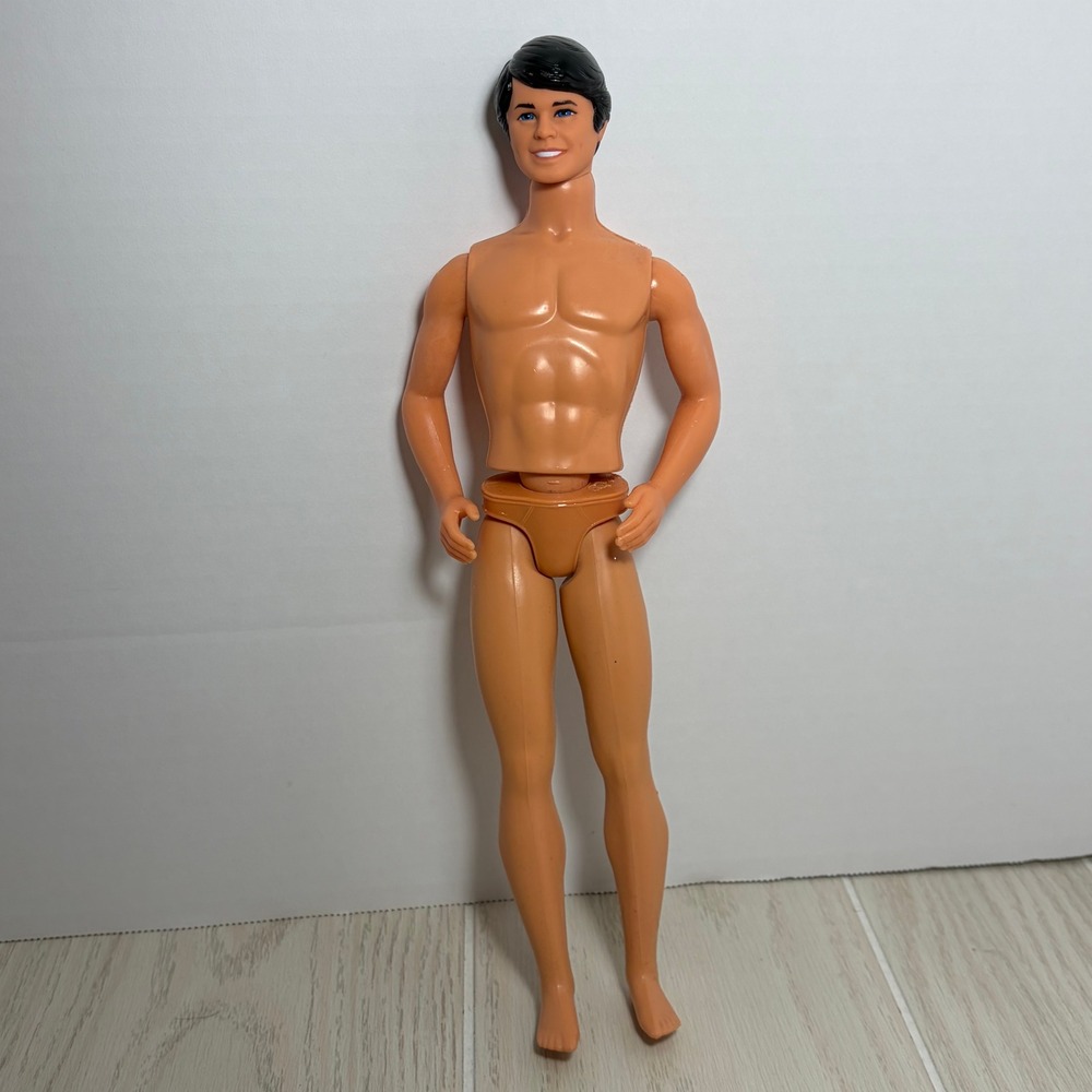 Mattel Dream Date Ken Doll 4077 Brown black Hair Blue Eyes Twist and Turn Barbie